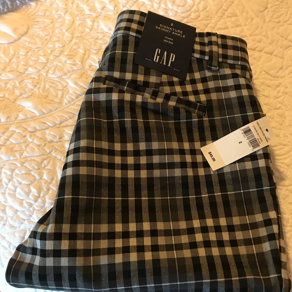 Gap-Signature Skinny Ankle pants
